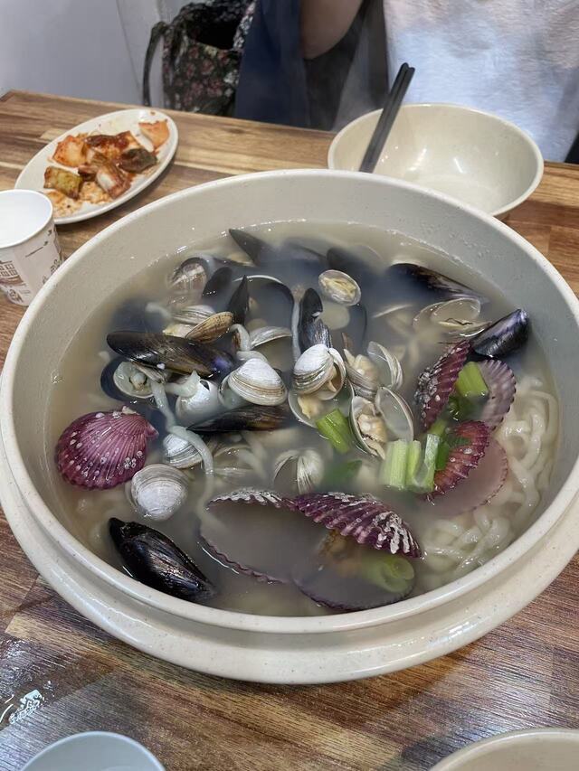 有评论说老板娘歧视中国人 老板娘只是太忙了吧