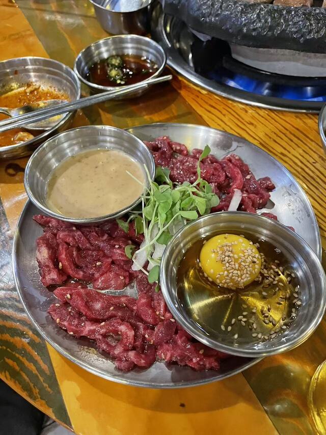 几乎只有我一个人在吃的生拌牛肉 同事不爱吃生食